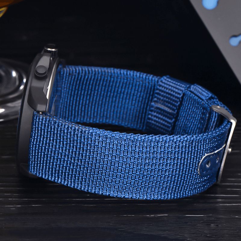 Xinew 2229D Militär Casual Män Nylon Canvas Band Data Display Vattentät Stor Urtavla Sport Kvartsklocka