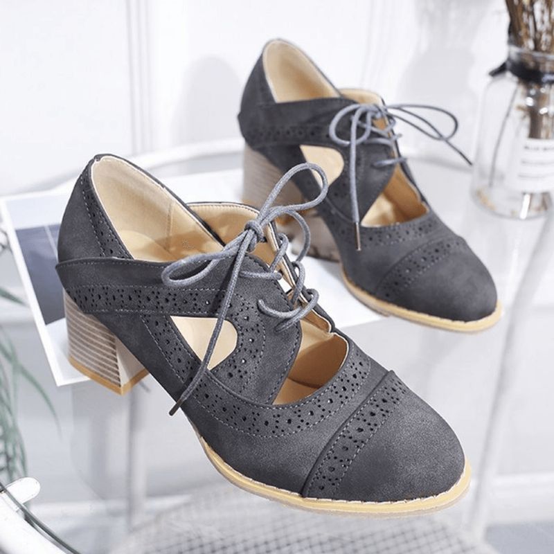 Brogue Snidade Chunky Heel Skor