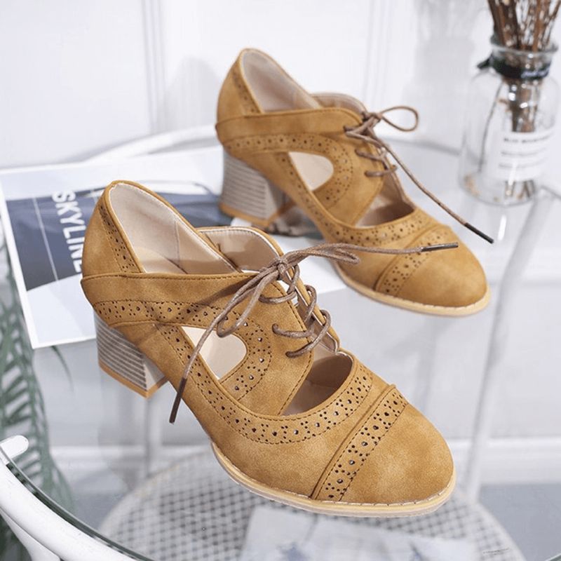 Brogue Snidade Chunky Heel Skor